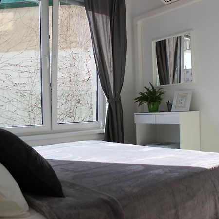 Leo Apartment Free Parking - Augusta Bratislava Eksteriør billede