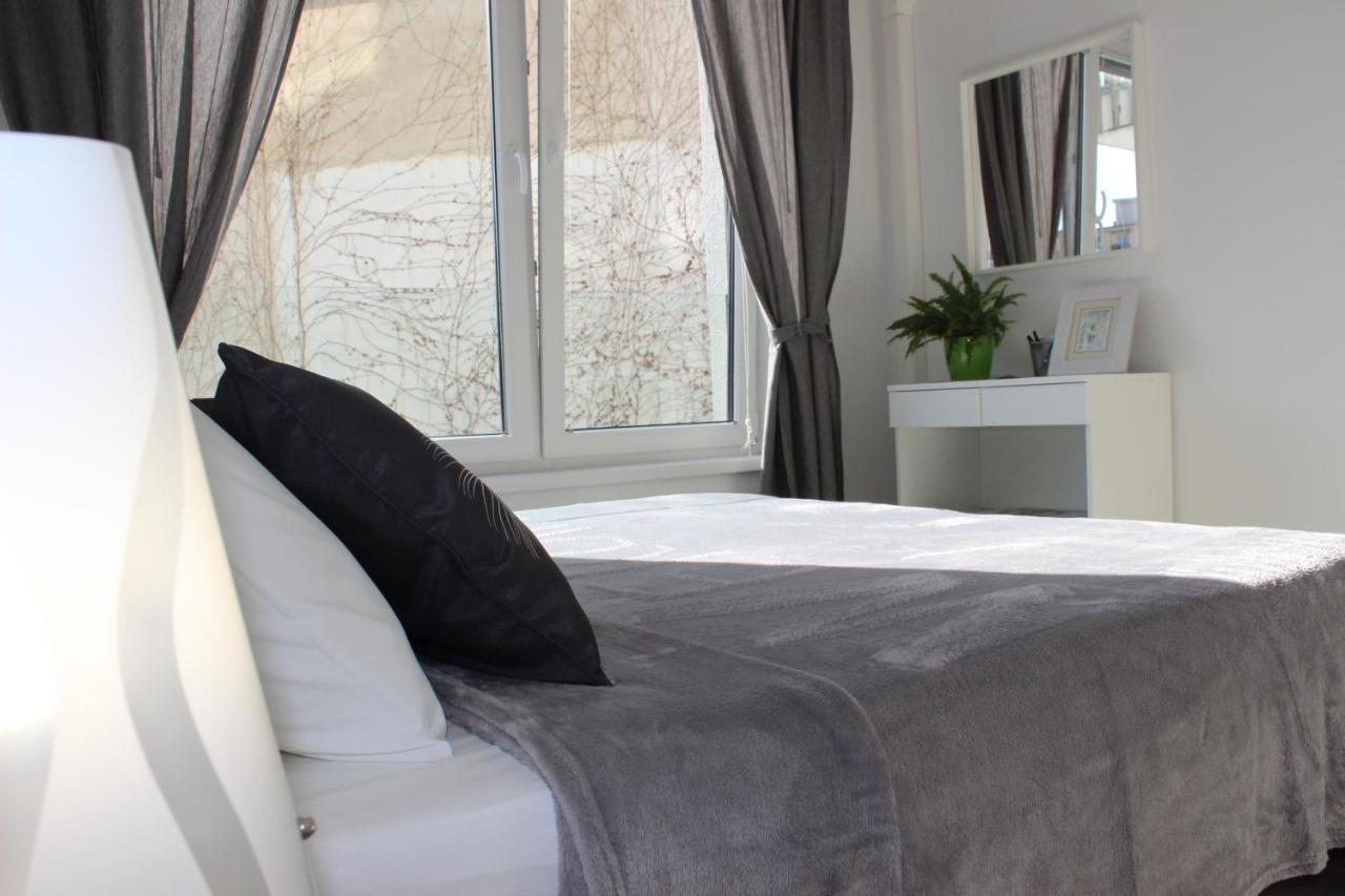 Leo Apartment Free Parking - Augusta Bratislava Eksteriør billede