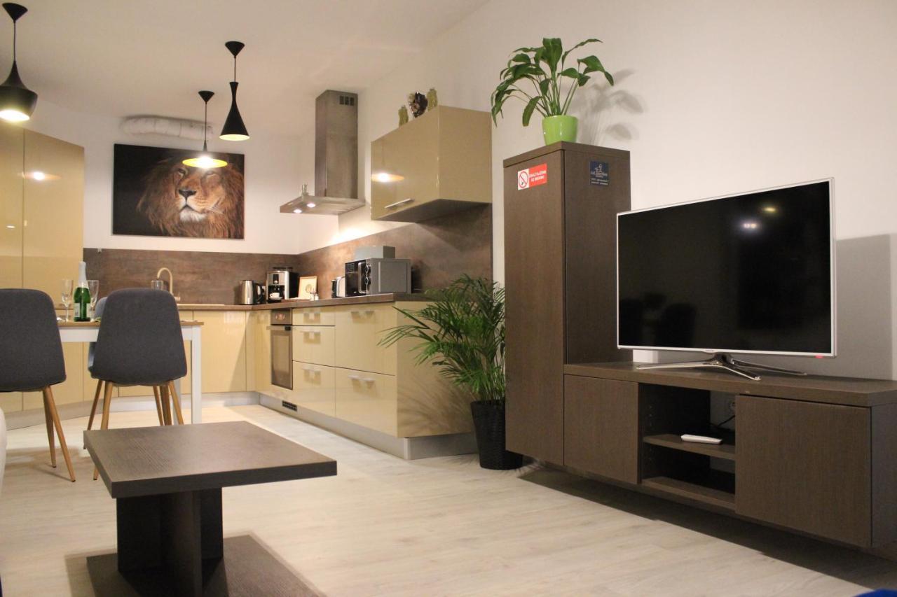 Leo Apartment Free Parking - Augusta Bratislava Eksteriør billede