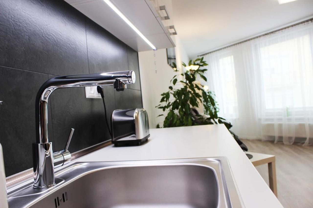 Leo Apartment Free Parking - Augusta Bratislava Eksteriør billede